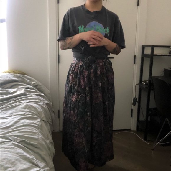 Vintage Floral Skirt - Picture 3 of 3
